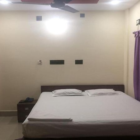 Staymaker Hotel Sannidhyo Shānti Niketan Kültér fotó
